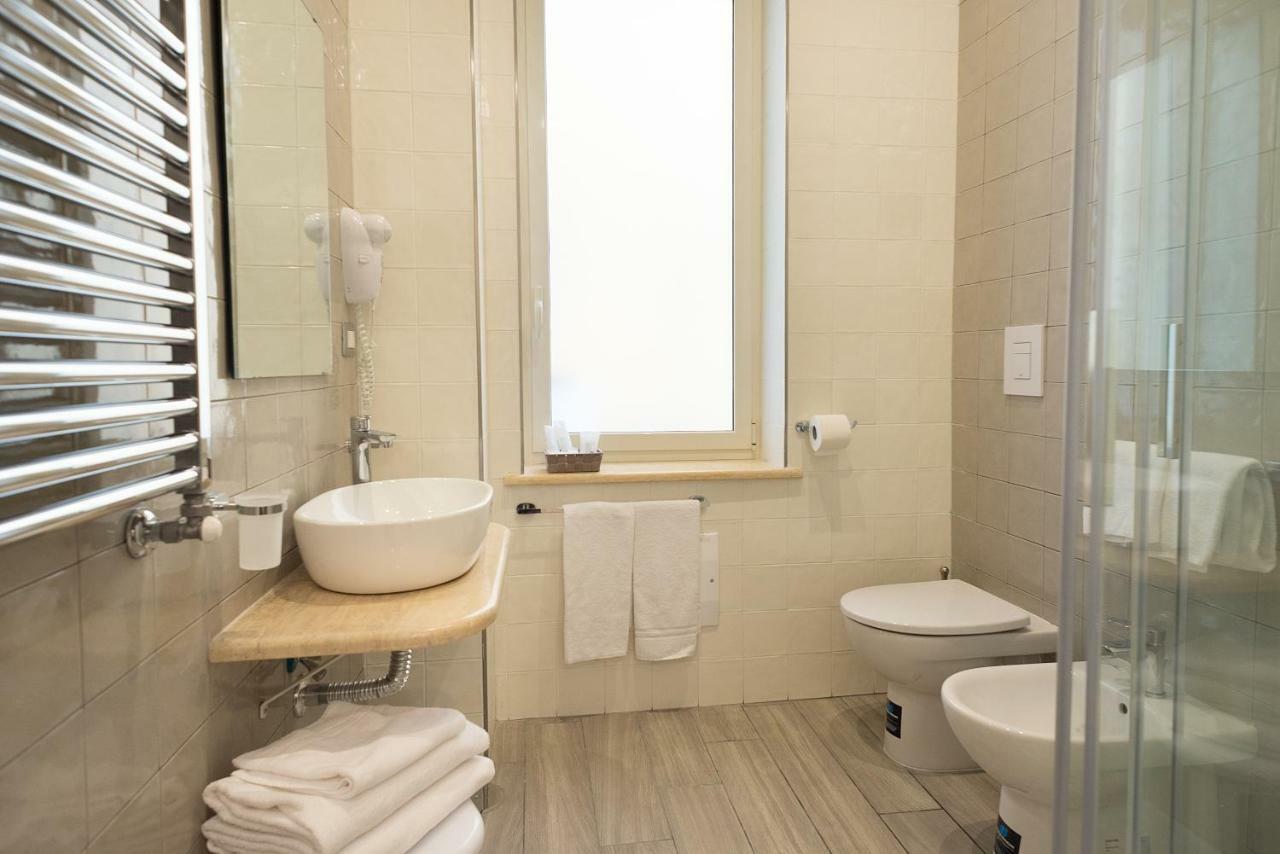 نابولي B&B Toledo One المظهر الخارجي الصورة
